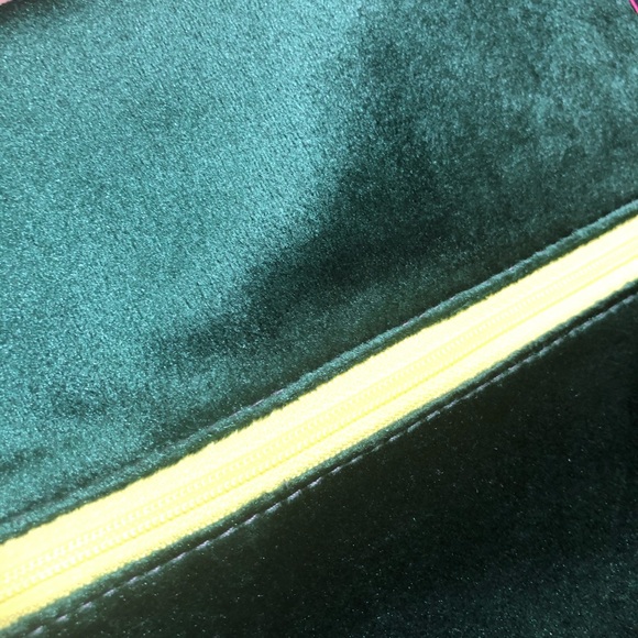 NEW Makeup Junkie Bag Size Medium Green Velvet - Picture 3 of 7